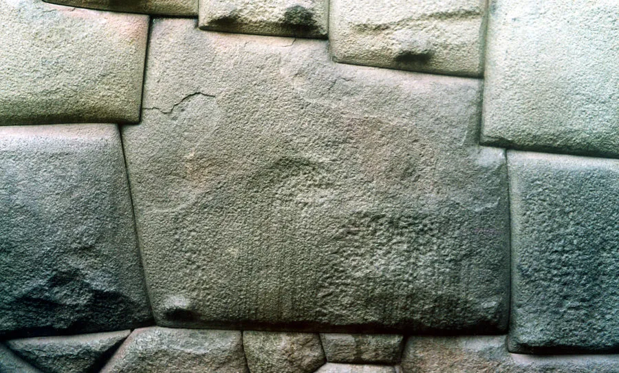 CuscoPiedra12angulo_small.jpg