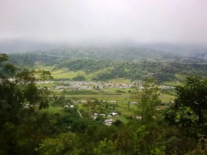 Montaña y ciudad.jpg