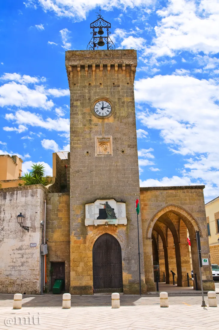 ugento torre orologio.jpg