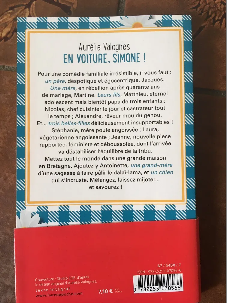 livre A Valognes Voiture Simone dos.JPG