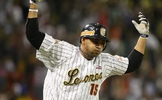 jesus Guzman leones del caracas r65.jpg