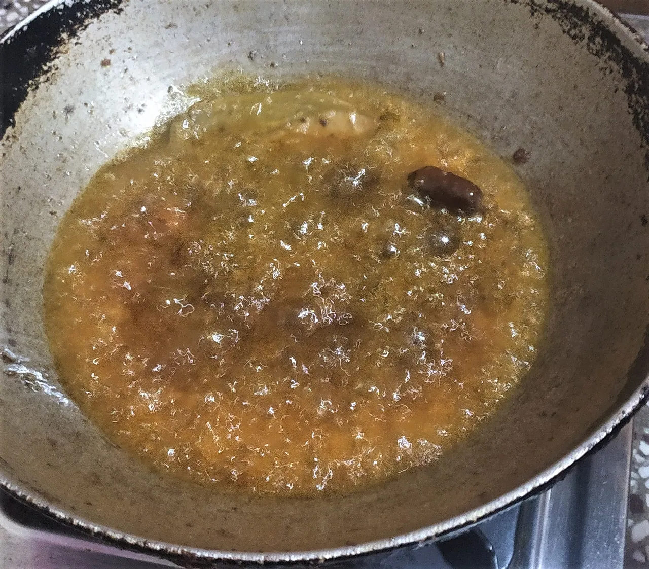 onion_and_garlic_paste_on_oil.jpg