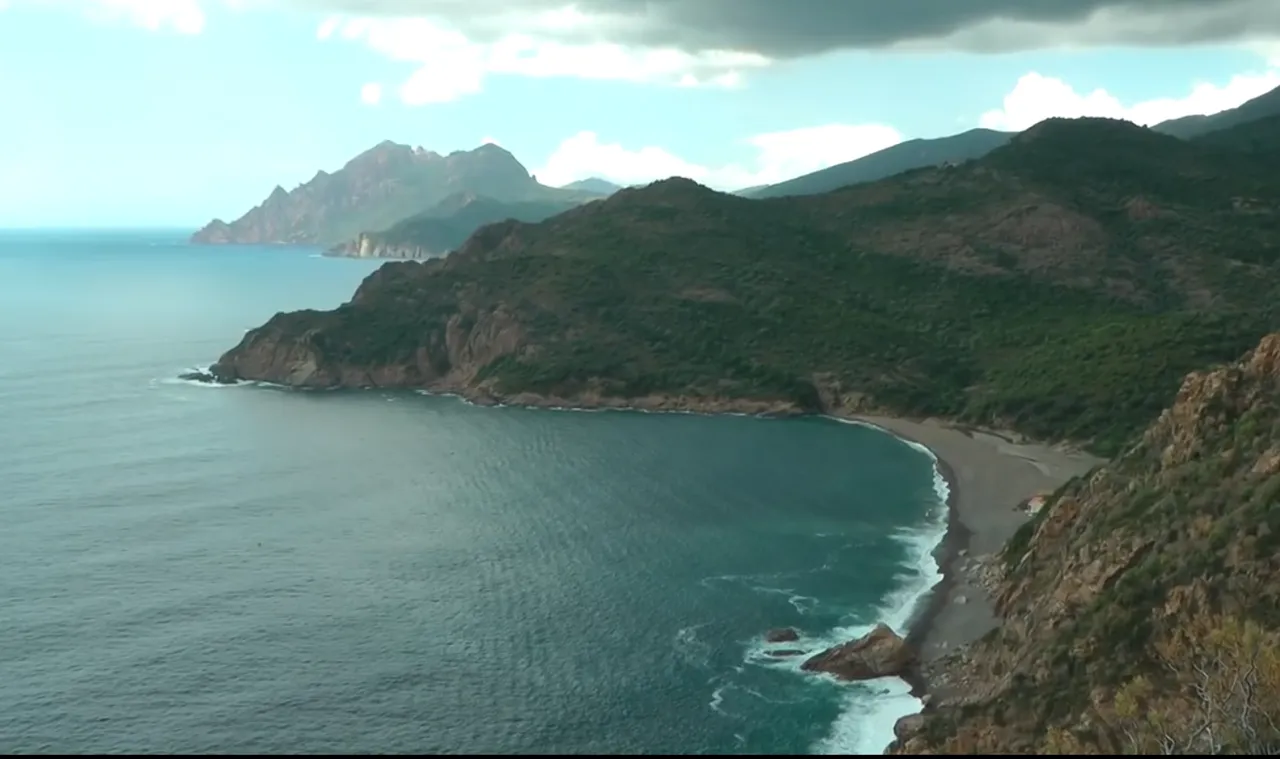 16.-Córcega-(Porto)-bahia.png