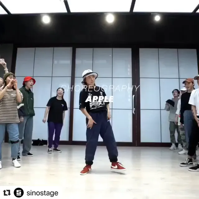 videos/8c67e7536c11c32bf8daa425e06d1fd4-00001.png