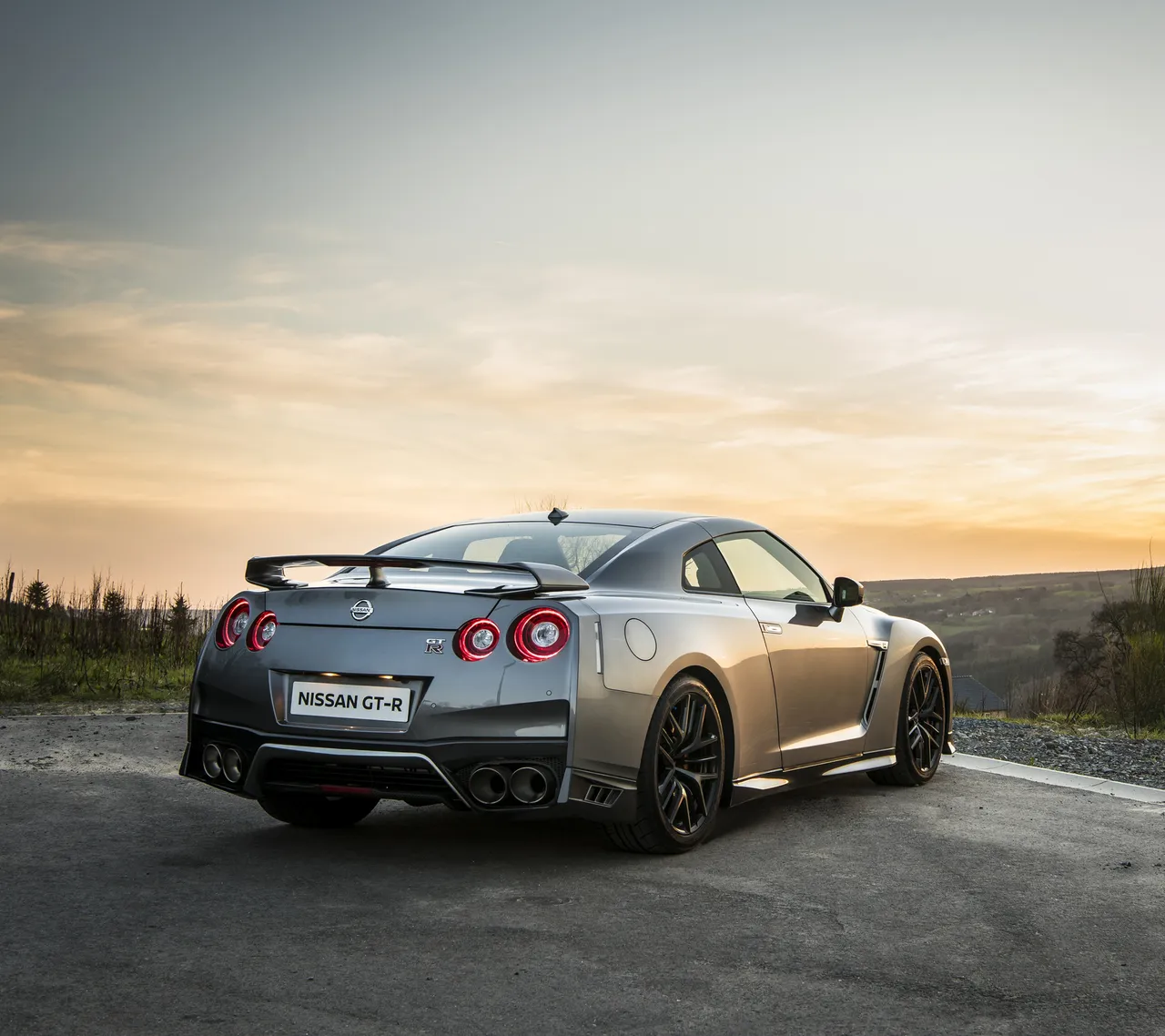 Nissan_GTR-wallpaper-11290453.jpg