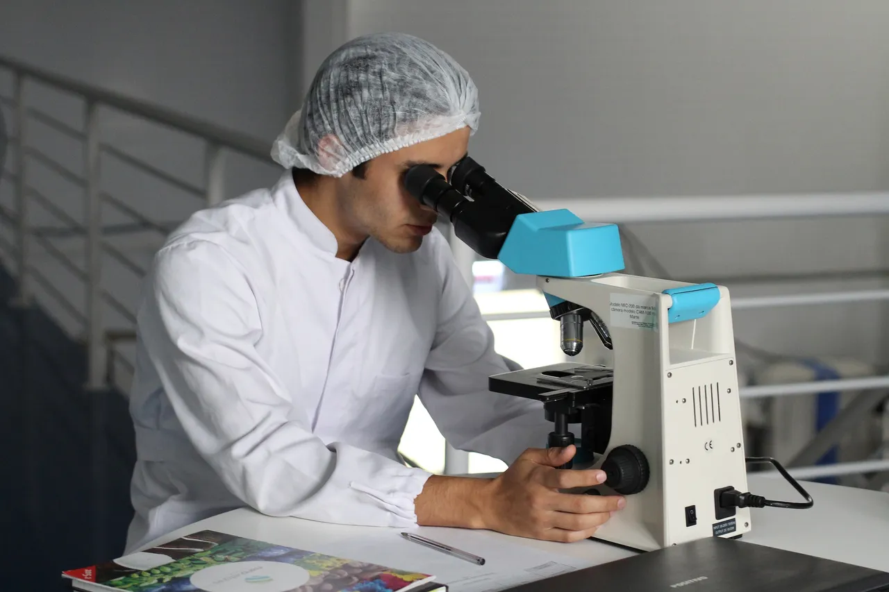 scientist-2141259_1920 copy.jpg