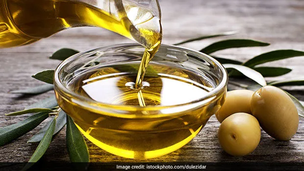 olive-oil_620x350_81507639762.jpg