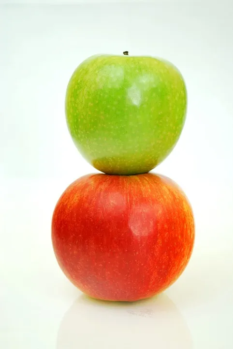 Green-Apple-Red-Apples-214148.jpg