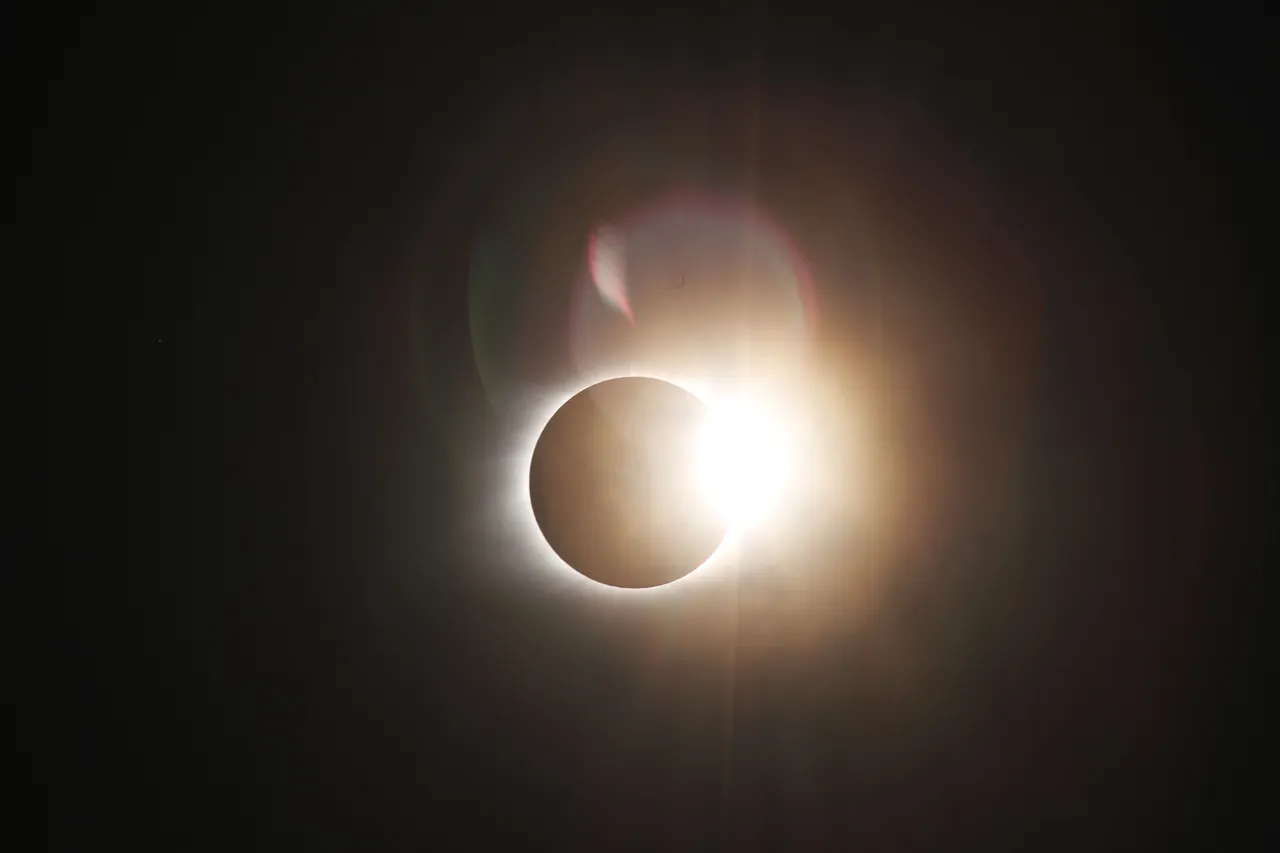 Eclipse_Emerge_Corona_2017_04.JPG