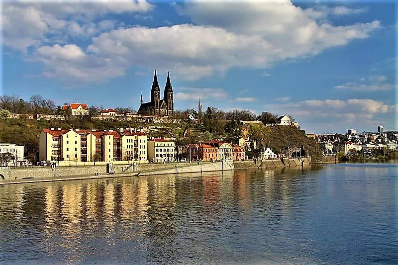 800px-Vysehrad_and_Moldau_(1).JPG