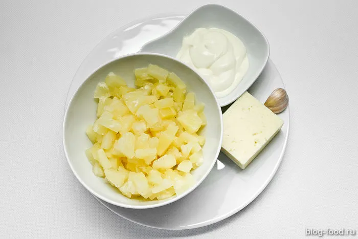 Pineapple, cheese and garlic salad