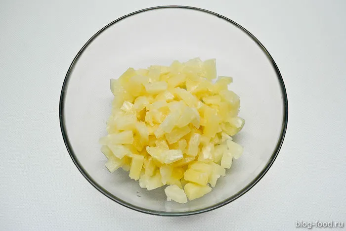 Pineapple, cheese and garlic salad