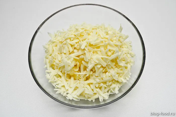 Pineapple, cheese and garlic salad