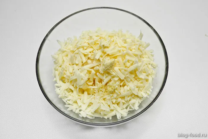 Pineapple, cheese and garlic salad