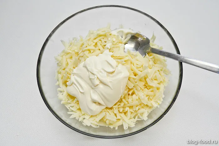 Pineapple, cheese and garlic salad