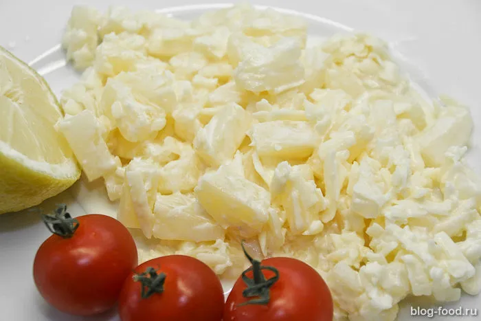 Pineapple, cheese and garlic salad