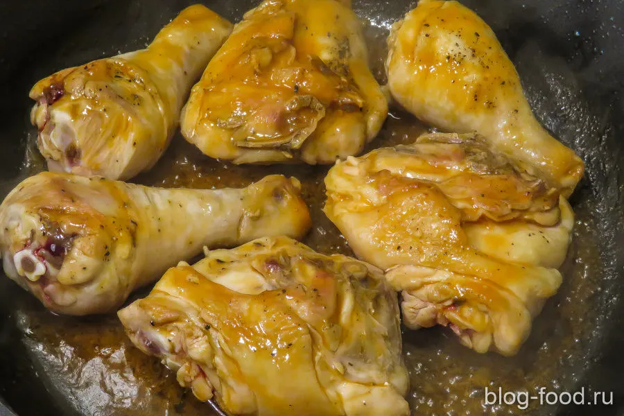 Курица, запеченная под сливочным соусом с картошкой