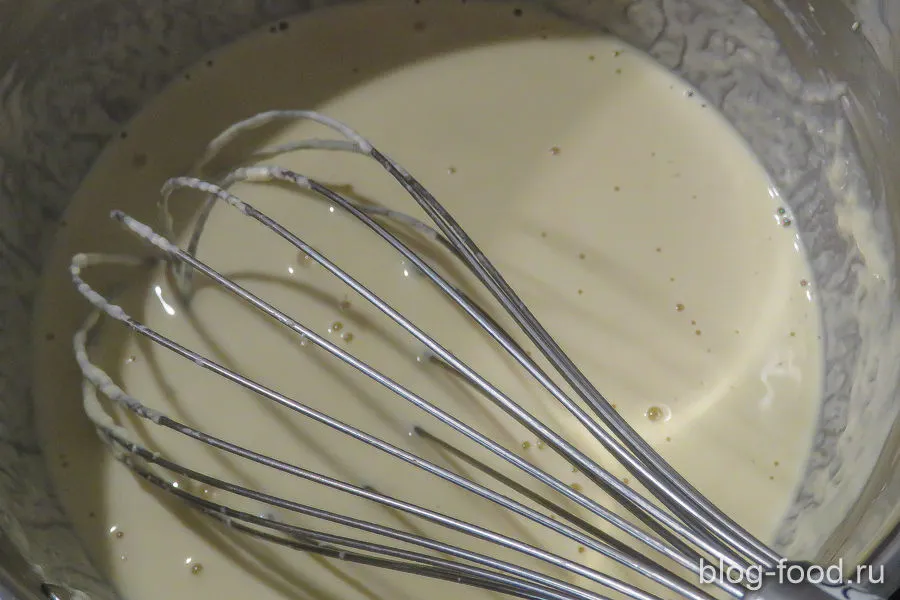 Курица, запеченная под сливочным соусом с картошкой