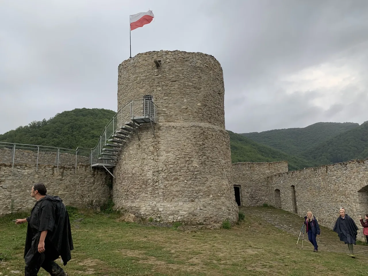 Trochę odnowione ruiny zamku Rytro