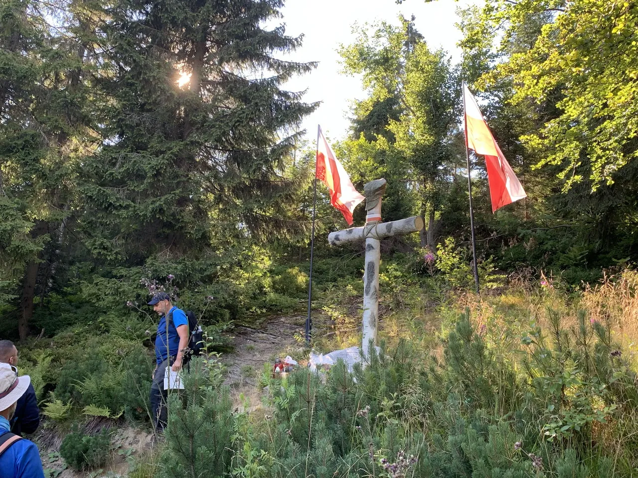 Krzyż partyzancki pod Turbaczem