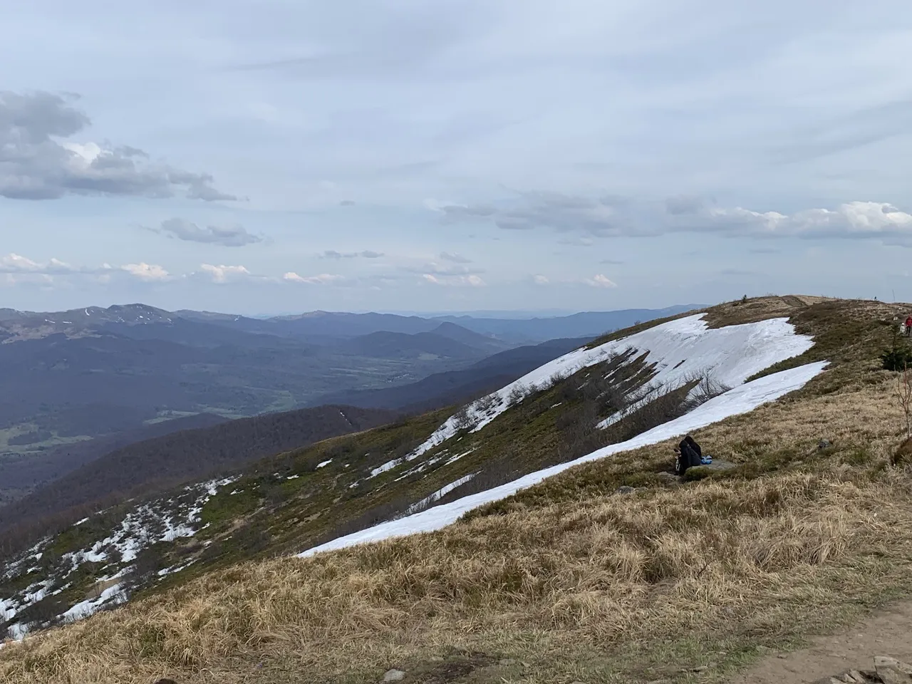 Wielka Rawka, widok na wschód - w głębi Ukraina, po lewej - Tarnica