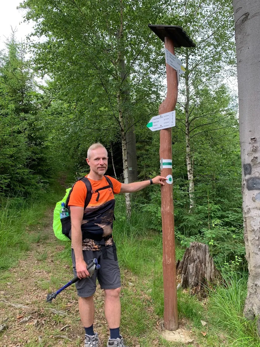 Tu zaczynamy zielony szlak Smerekowiec - Straconka