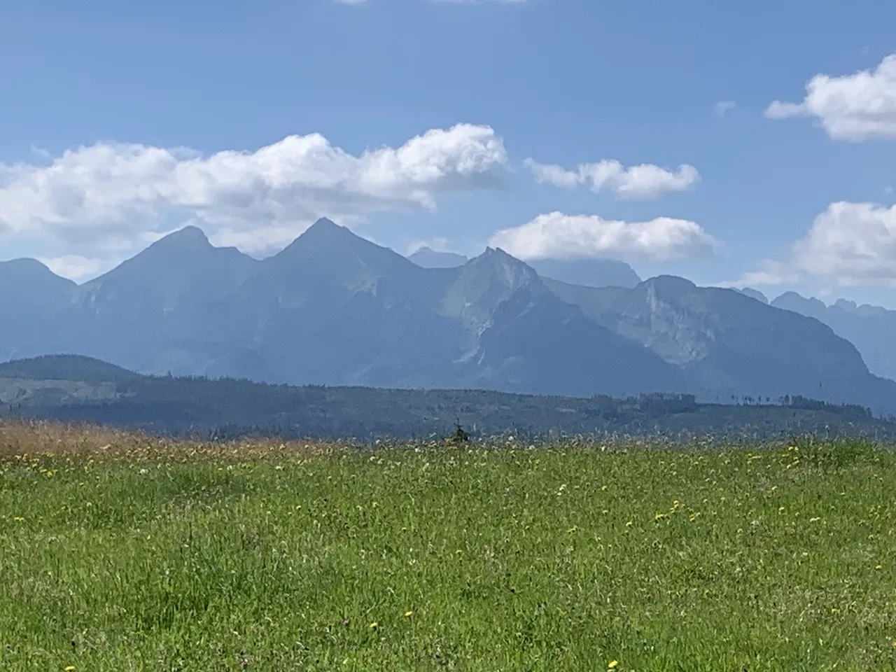 Tatry Bielskie - Płaczliwa Skała, Havran i Novy Vrch (trzy najwyższe widoczne na zdjęciu, od lewej)