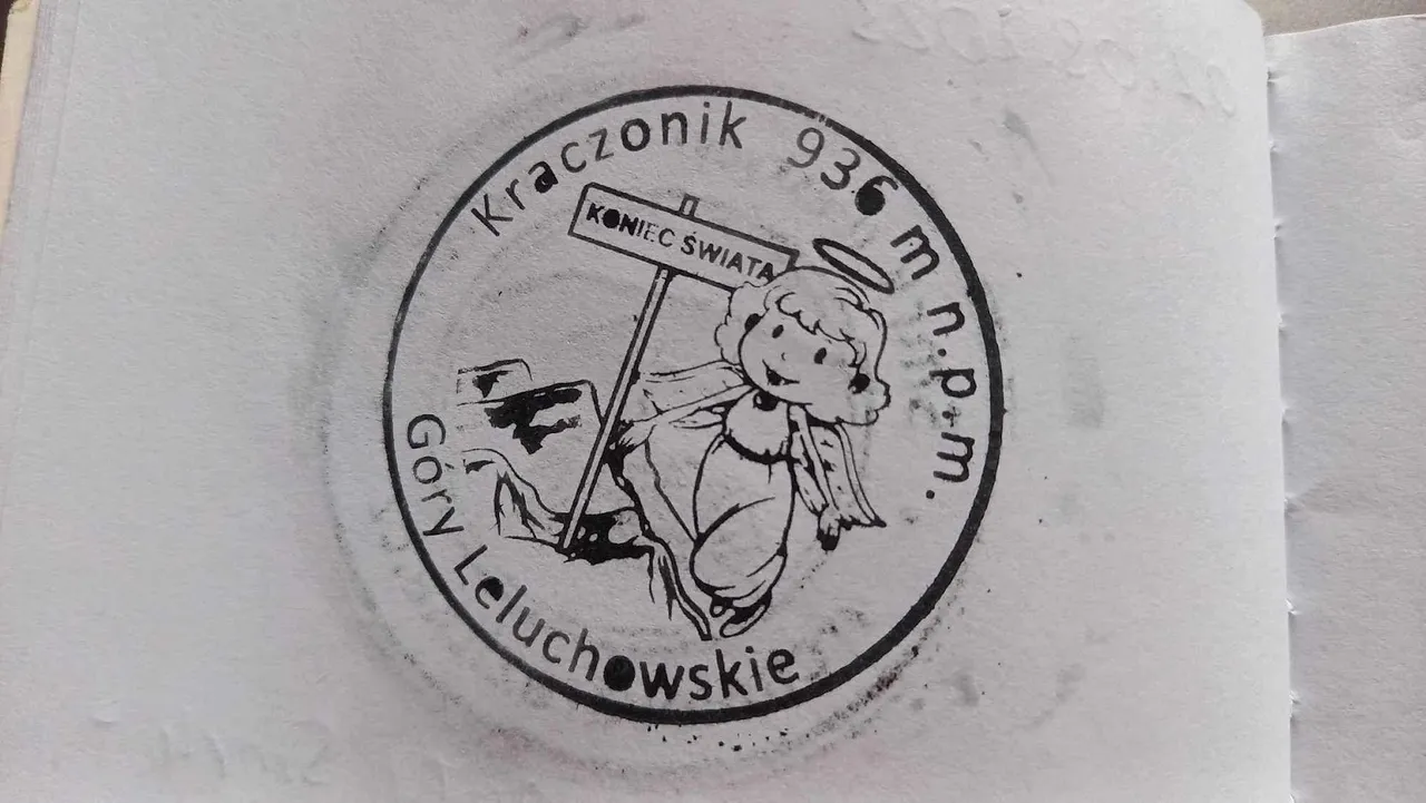 Pieczątka z wesołym aniołem na końcu świata (Kraczonik 936m n.p.m.)