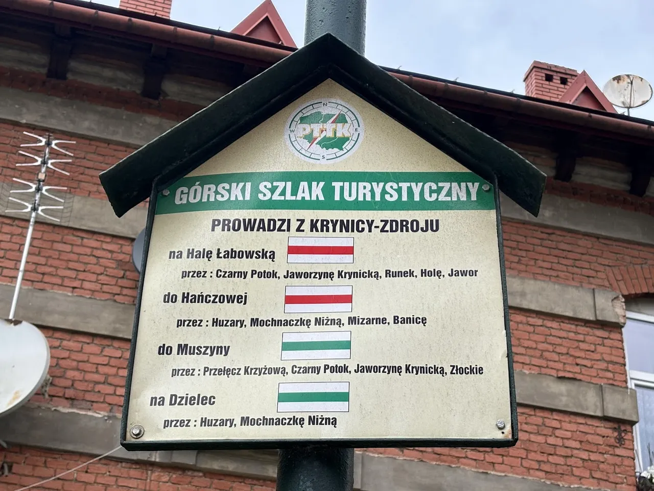 Czerwony Główny Szlak Beskidzki i zielony szlak Wincentego Pola