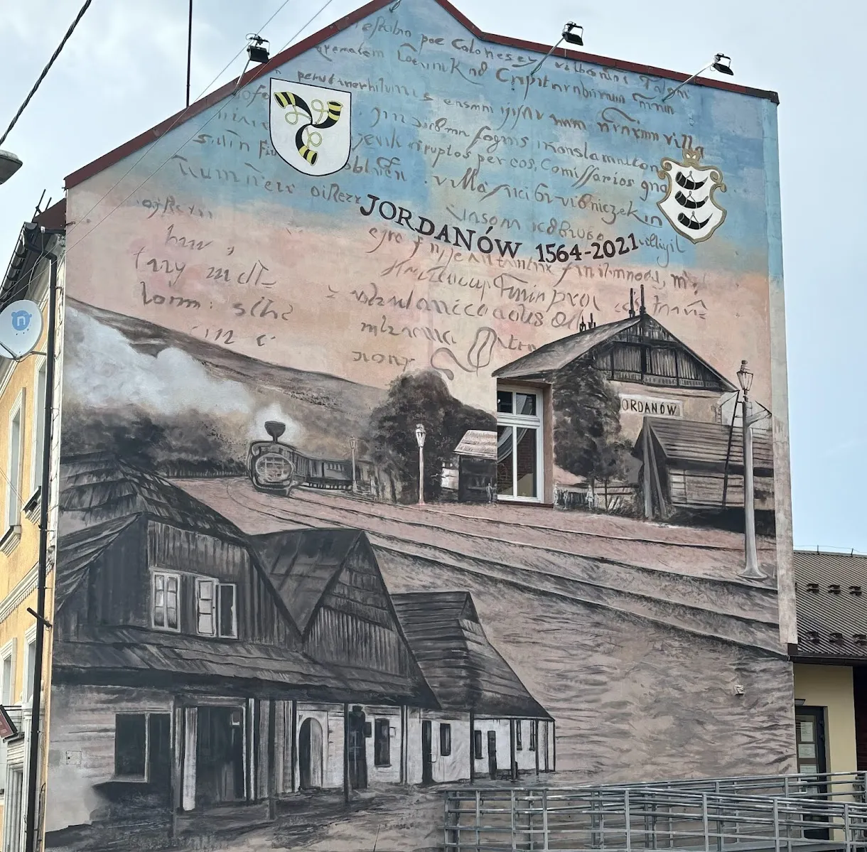 Mural poniżej jordanowskiego Rynku