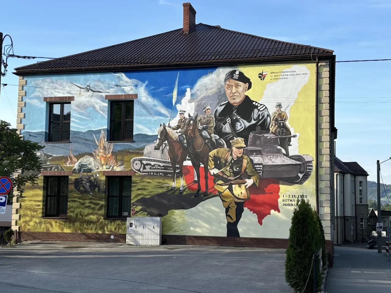 Mural poniżej Rynku w Jordanowie (bitwa o Jordanów, 1-3.09.1939)