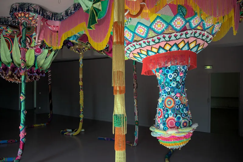 Joana Vasconcelos (œuvre réalisée au crochet)
