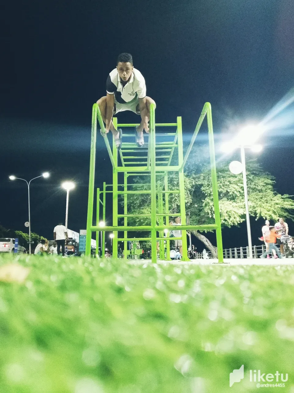 clp79ohpm00f2oasz6pma0x7h_FotoGrid_20231118_225052096.webp