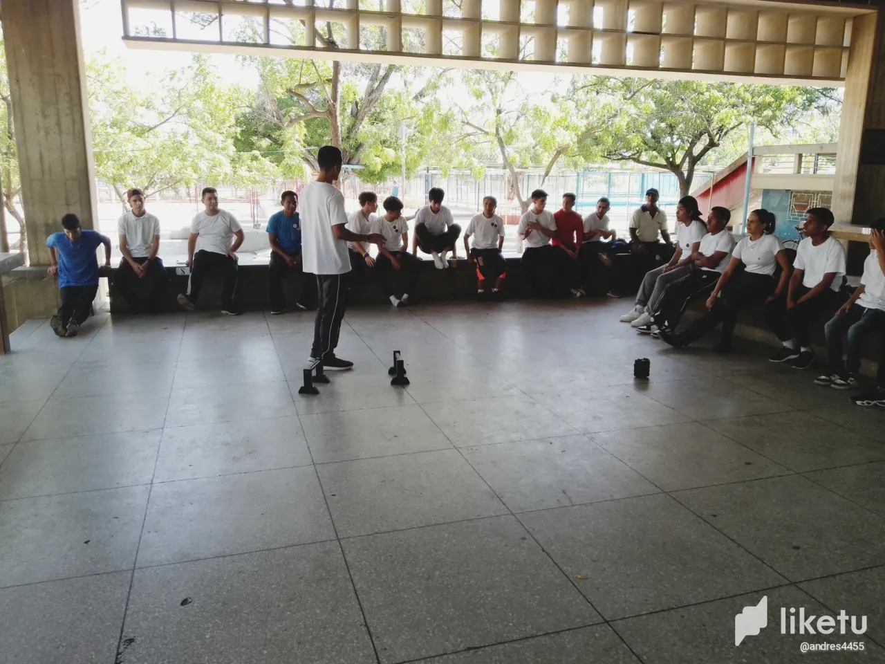 clplqd0k4001wqtszal21545f_FotoGrid_20231130_173615851.webp