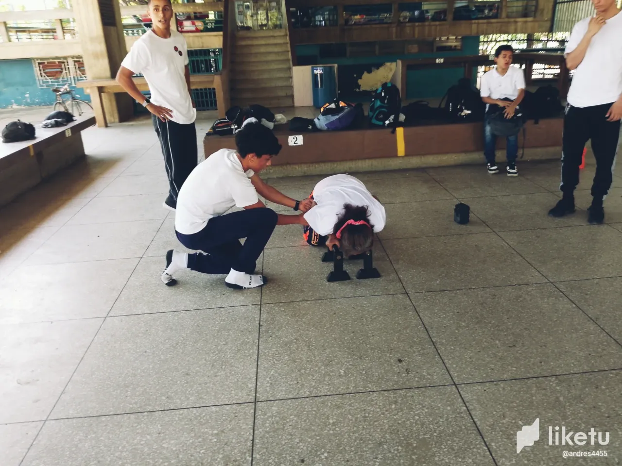 clplqdsub001zqtsz22b0coe9_FotoGrid_20231130_173455173.webp