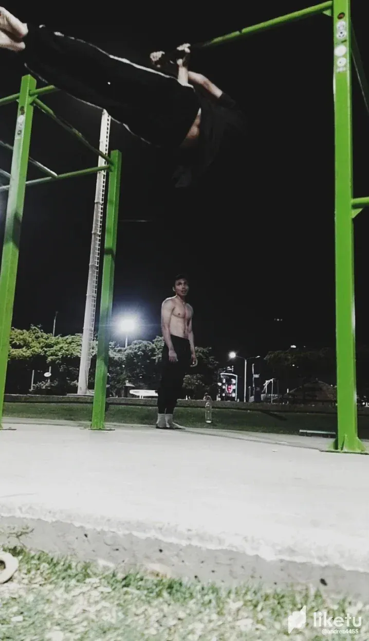 clt57da2g004iuhsz37gk2dnz_FotoGrid_20240227_225114220.webp