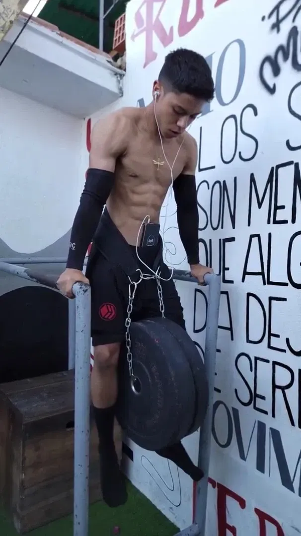 1IBVk9vVxQ7clOvf_VID_20250214_235608_526_exported_1184.webp