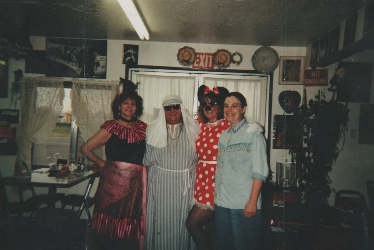 2001-10-31 - Mary's Kitchen Halloween Party maybe - Marilyn, etc.jpg