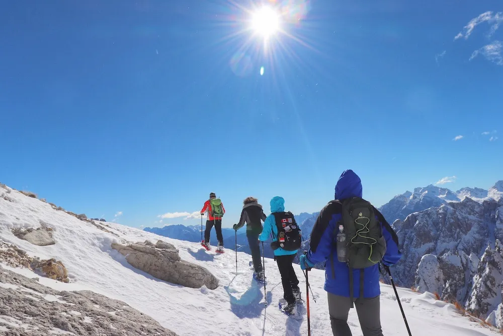 3-Zinnen-Tre-Cima-Di-lavaredo-dolomiti-winter-schneeschuhtour-buchen-rebeccaontheroof-walking-sonne