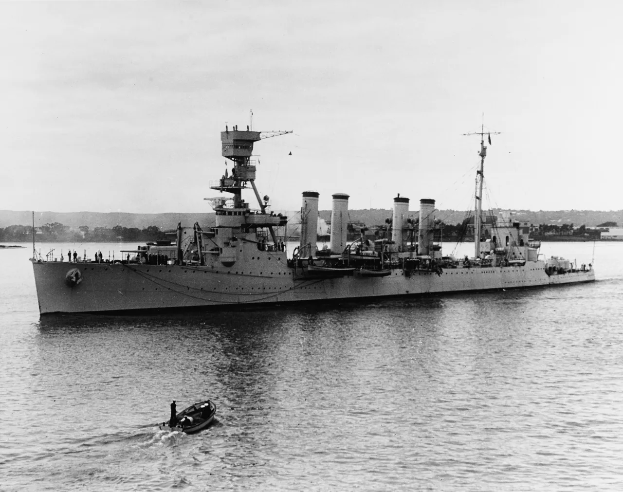 USS_Marblehead_(CL-12)_underway_in_San_Diego_harbor_on_10_January_1935_(NH_64611).jpg