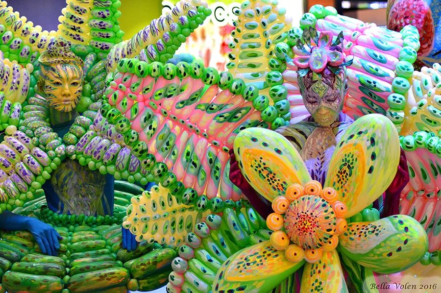 balloon-art-bodypainting-dress-costume-paintloon-Peculiar-Garden-3-by-Bella-Volen.jpg
