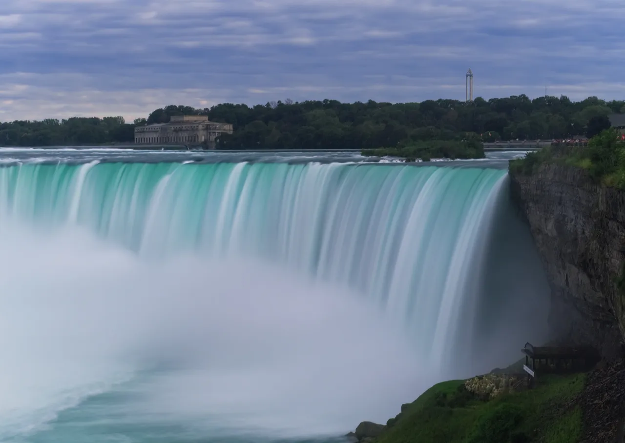 P8182696-niagara-falls-long-exposure.jpg