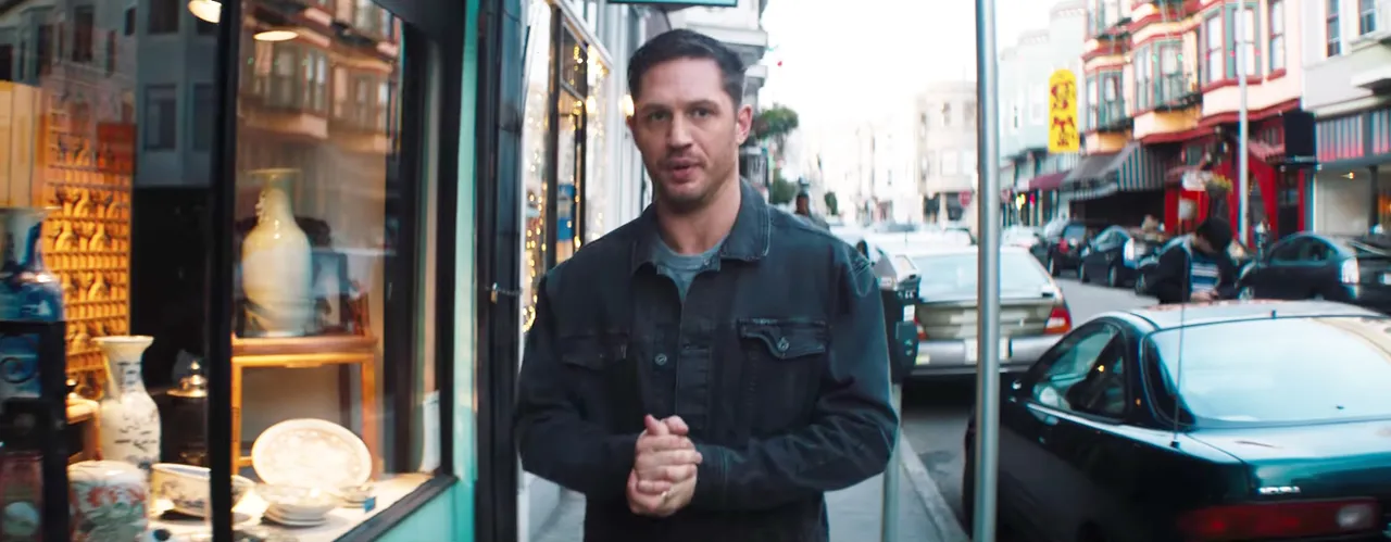 Black-jacket-Tom-Hardy-in-Venom-2018.jpg