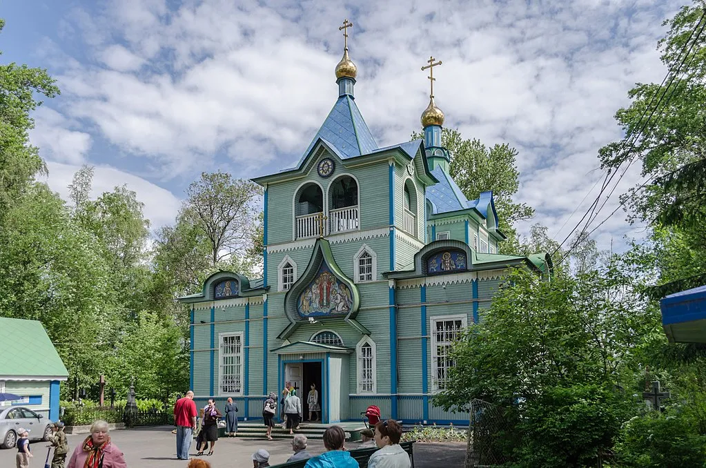 1024px-Seraphim_Sarovskiy_chirch_SPB.jpg