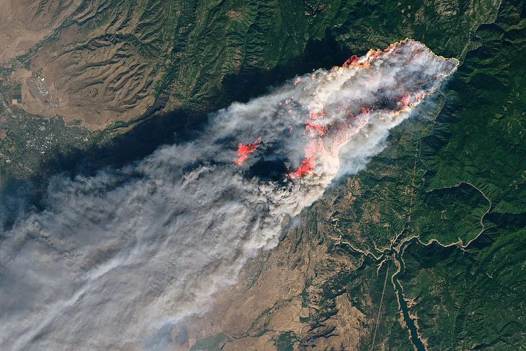 1024px-Camp_Fire_oli_2018312_Landsat.jpg