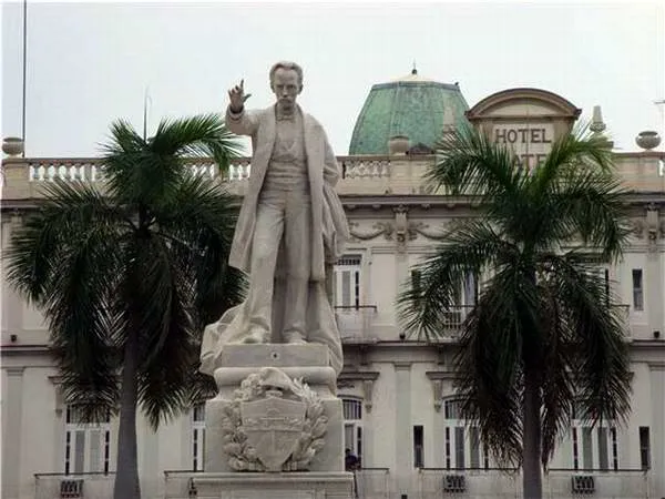 monumento-a-jose-marti-parquecentral.jpg