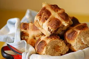 300px-Hot_cross_buns_-_fig_and_pecan.jpg