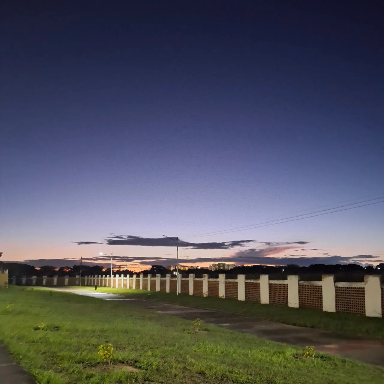 final del atardecer y entrando la noche