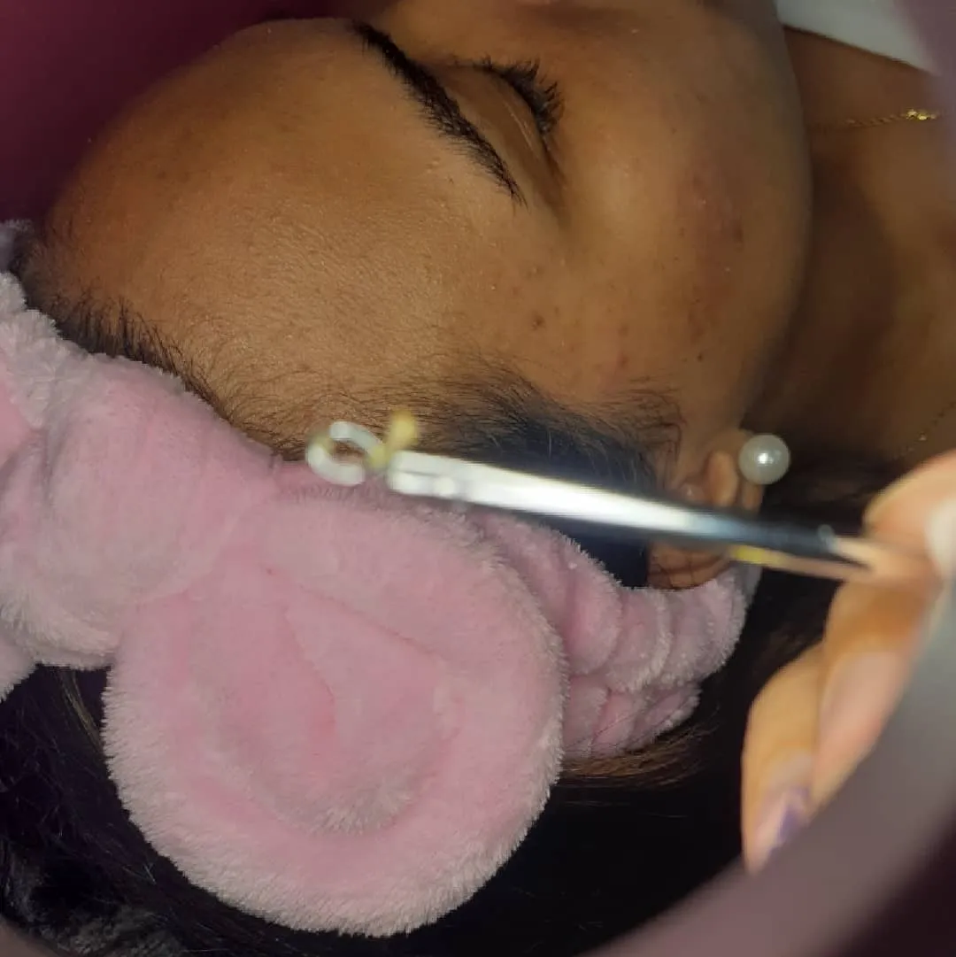 MFBrows_Lashes on Instagram_ _--Limpieza facial  --Epilación de bozo --Epilación de cejas Pigmentación  . . . --Maiquetía_ Calle los  baños. CC.Multicentro_nivel mezanina___CPOM_kwgNYh(JPG).jpg