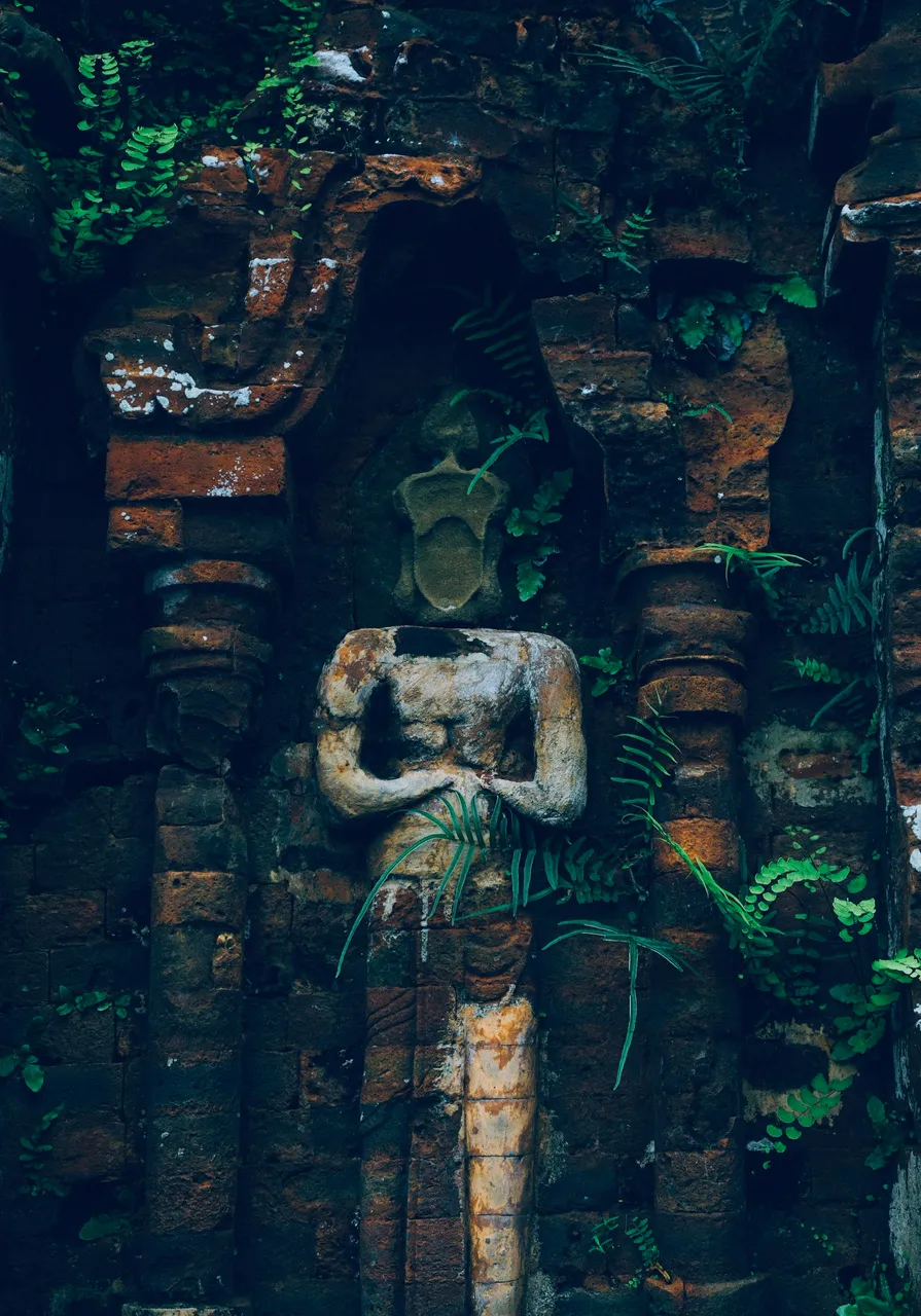 The female dancer carving